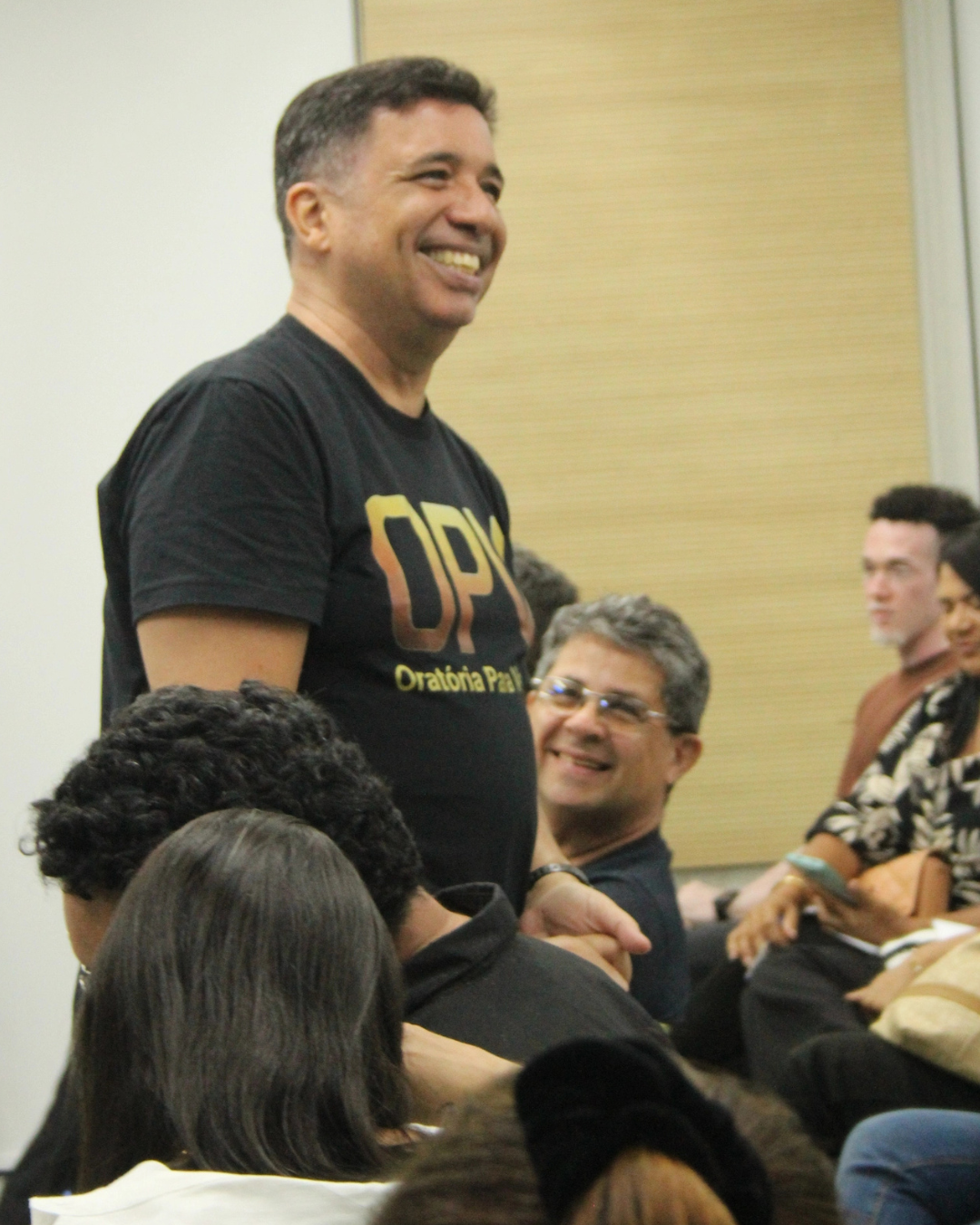 Luciano Fernandes, criador do método e facilitador do Workshop Oratória para Vendas